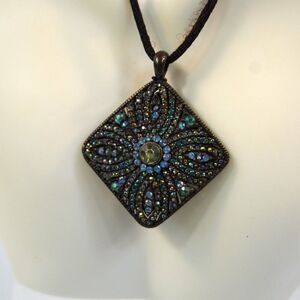 Vintage Laila Rowe Marked Beaded Pendant String Choker Necklace